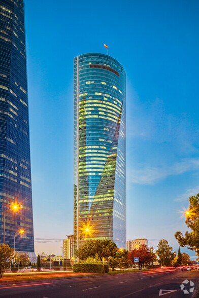 Paseo Castellana, 259 D, Madrid, Madrid à louer - Photo du bâtiment - Image 2 de 9