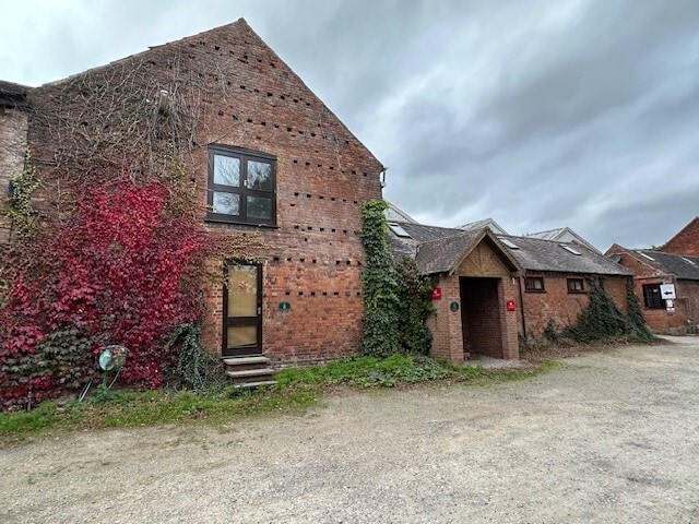 The Old Byre, Packington Hayes, Tamworth Rd, Lichfield for lease Primary Photo- Image 1 of 8