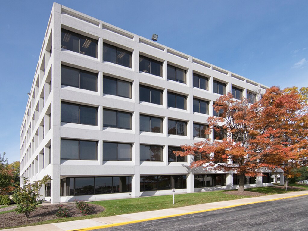 1821 Walden Office Sq, Schaumburg, IL à louer Photo du bâtiment- Image 1 de 12