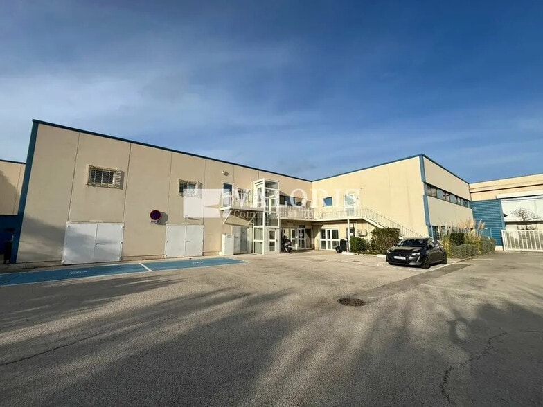 Office in Marseille for lease - Building Photo - Image 2 of 13