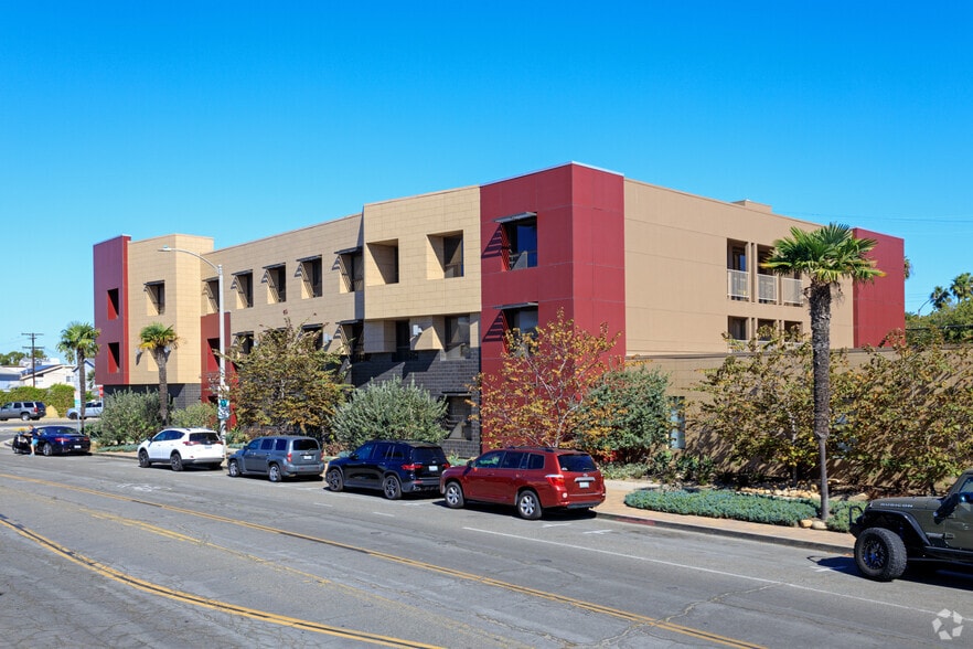 5855 E Naples Plz, Long Beach, CA for lease - Building Photo - Image 3 of 5