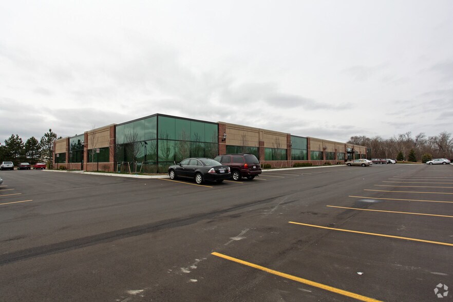 41227 Mound Rd, Sterling Heights, MI à vendre - Photo principale - Image 1 de 2