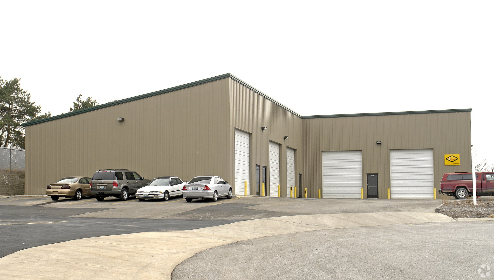 1371-1381 Charlestown Industrial Dr, Saint Charles, MO for lease Primary Photo- Image 1 of 7