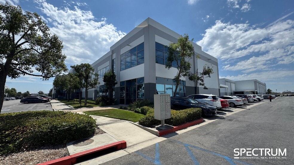7691 N San Fernando Rd, Burbank, CA for lease - Building Photo - Image 2 of 11