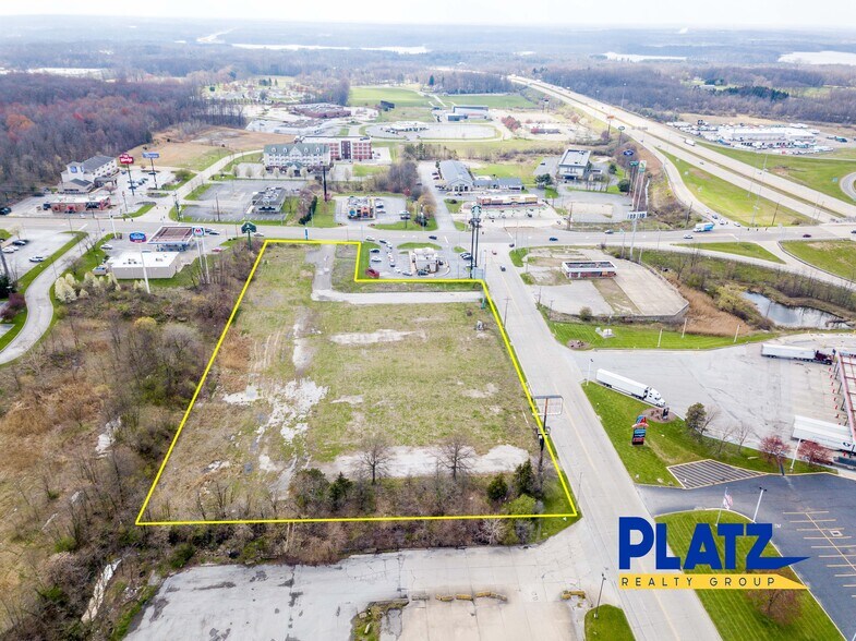 5431 SEVENTY SIX Dr, Youngstown, OH à louer - Photo du bâtiment - Image 1 de 5