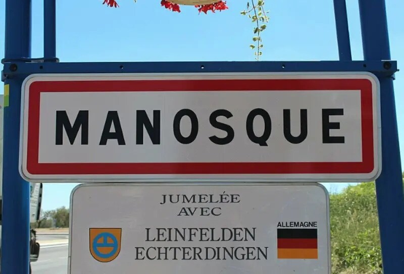 Retail in Manosque for lease - Building Photo - Image 2 of 5