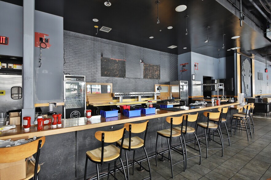 7060 Hollywood Blvd, Los Angeles, CA for lease - Building Photo - Image 2 of 11