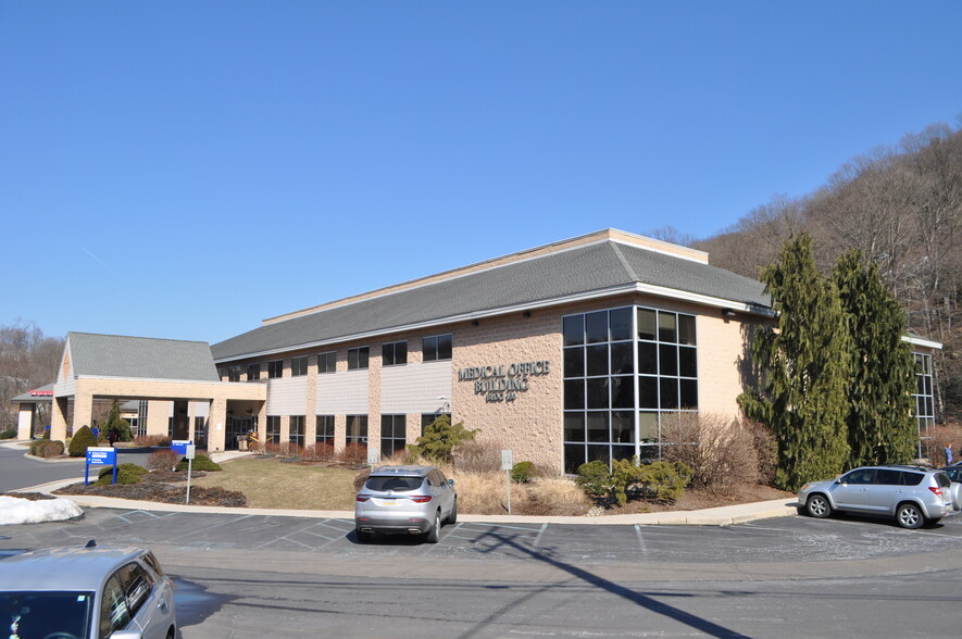 100 Schuylkill Medical Plz, Pottsville, PA for sale - Building Photo - Image 3 of 6