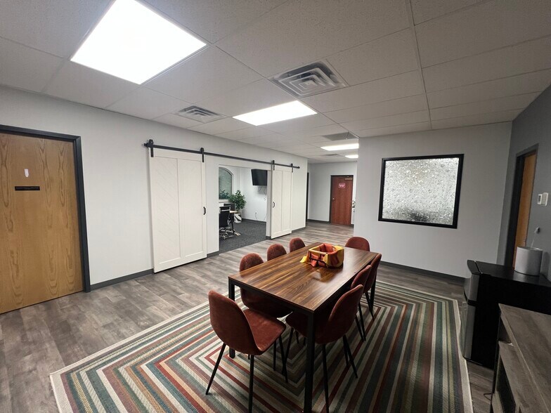 4420 NE Chouteau Tfwy, Kansas City, MO à louer - Photo du bâtiment - Image 2 de 10