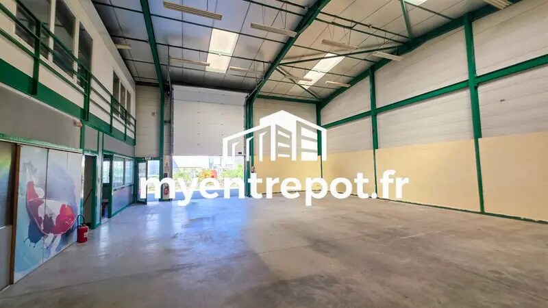 Flex in Aubagne for lease Interior Photo- Image 1 of 8