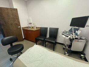 2410 W Ray Rd, Chandler, AZ for lease Interior Photo- Image 2 of 7