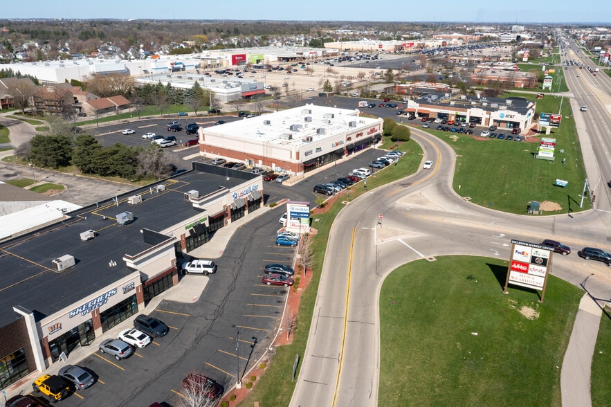 6150 E State St, Rockford, IL for lease - Building Photo - Image 2 of 3