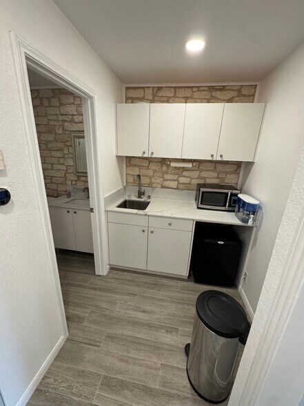 5524 Bee Caves Rd, Austin, TX à vendre - Photo du bâtiment - Image 3 de 4