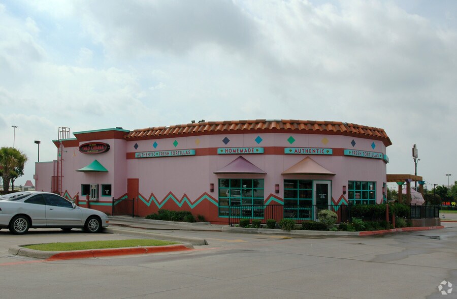 2531 E Pioneer Pky, Arlington, TX à louer - Photo du bâtiment - Image 3 de 4