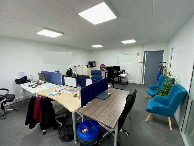Office in Créteil for lease - Interior Photo - Image 2 of 6