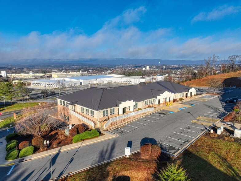 105 Stony Pointe Way, Strasburg, VA for lease - Building Photo - Image 3 of 13