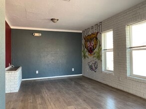 5702 Gulfport Blvd S, Gulfport, FL à louer Photo intérieure- Image 2 de 16