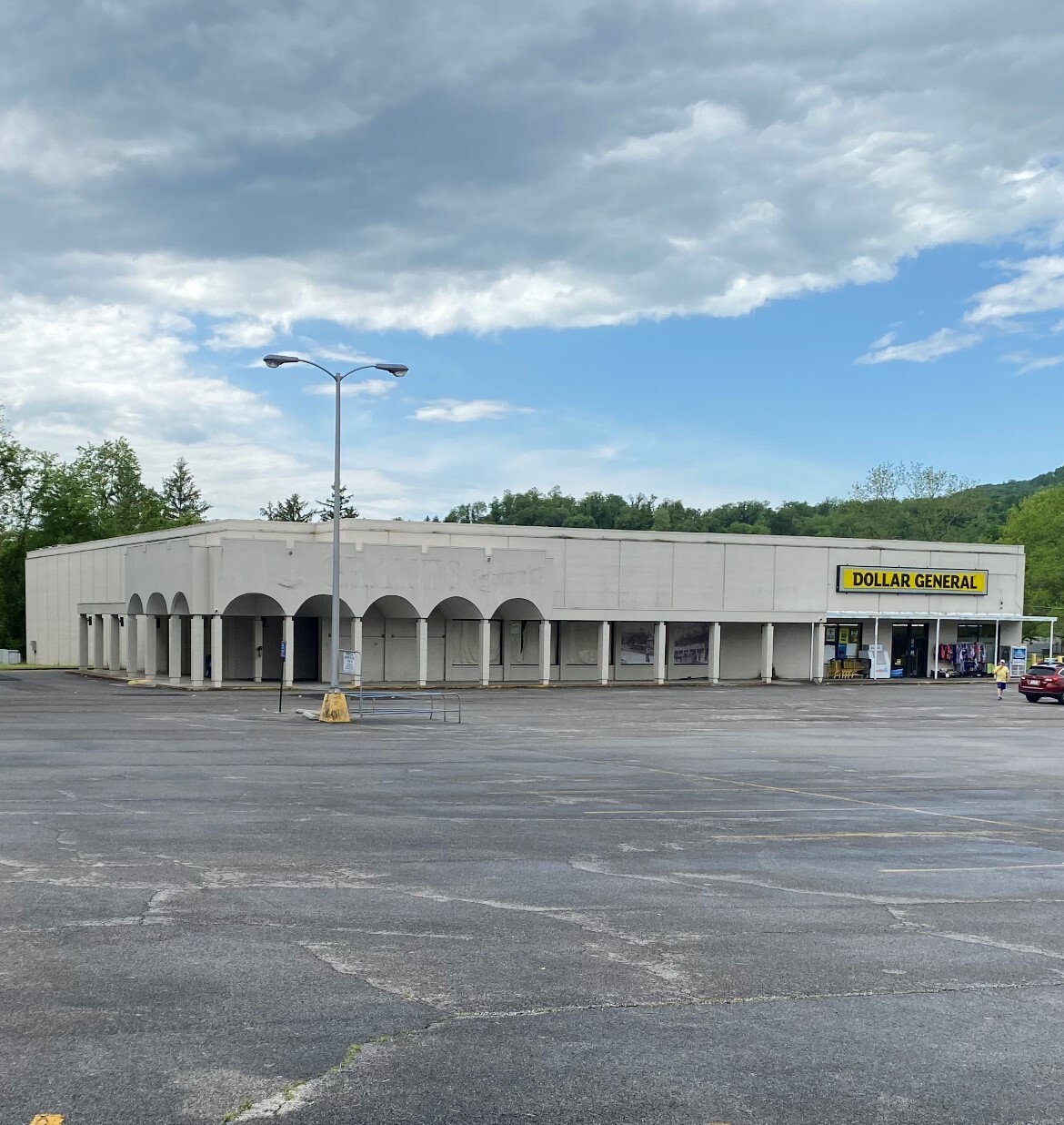 900 Wenonah Ave, Pearisburg, VA for sale Primary Photo- Image 1 of 1