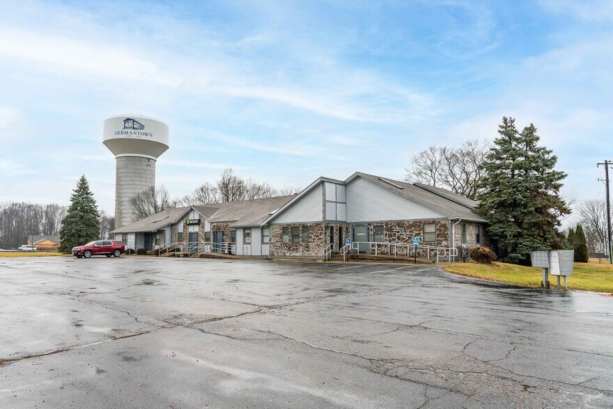 1864-1870 Dayton Germantown Pike, Germantown, OH à vendre - Photo du bâtiment - Image 3 de 37