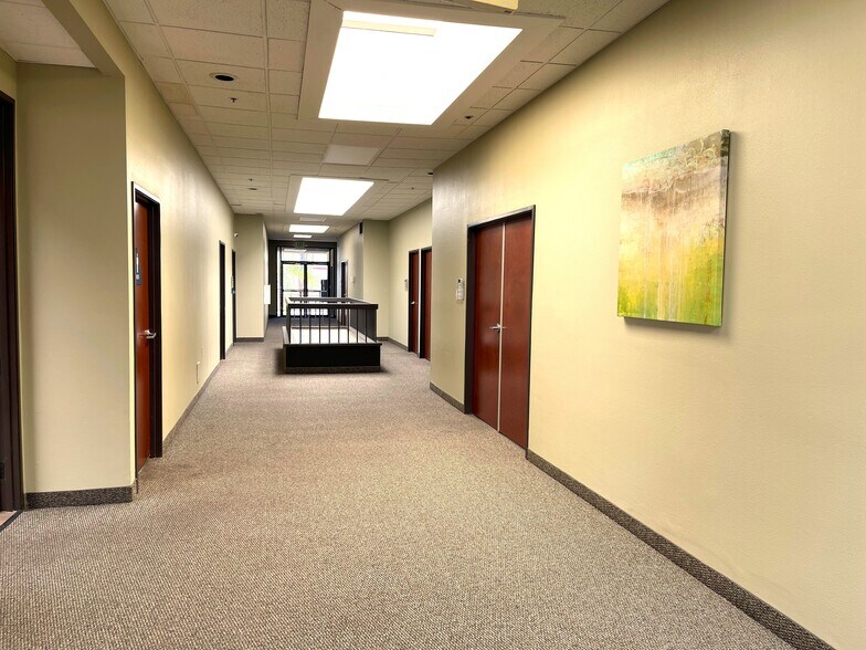 5050 Palo Verde St, Montclair, CA à louer - Photo intérieure - Image 3 de 20