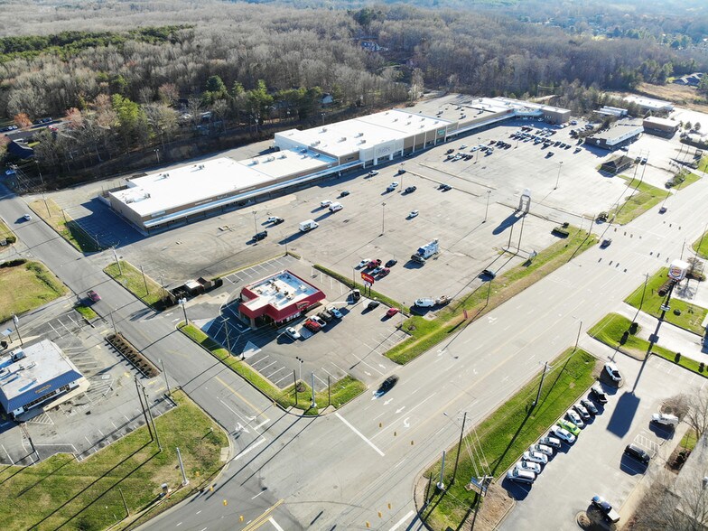 220 W Kings Hwy, Eden, NC à louer - Aérien - Image 3 de 9
