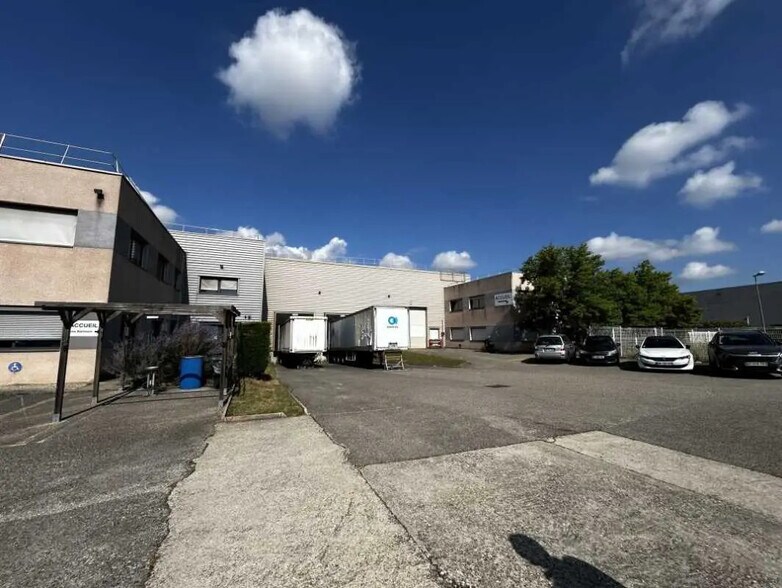 8-12 Impasse Du Rhône, Corbas à louer - Photo du bâtiment - Image 2 de 16