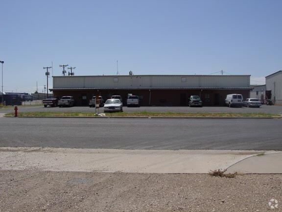 7010-7020 Cedar Ave, Lubbock, TX à louer - Photo du bâtiment - Image 2 de 8
