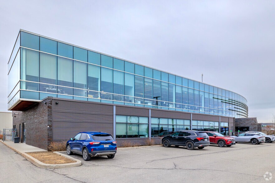 10500 Av Ryan, Dorval, QC à louer - Photo du bâtiment - Image 2 de 4