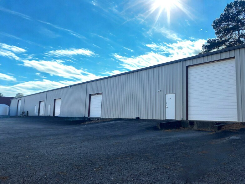 51 Pearl Industrial Ave, Hoschton, GA à vendre - Photo du bâtiment - Image 2 de 4