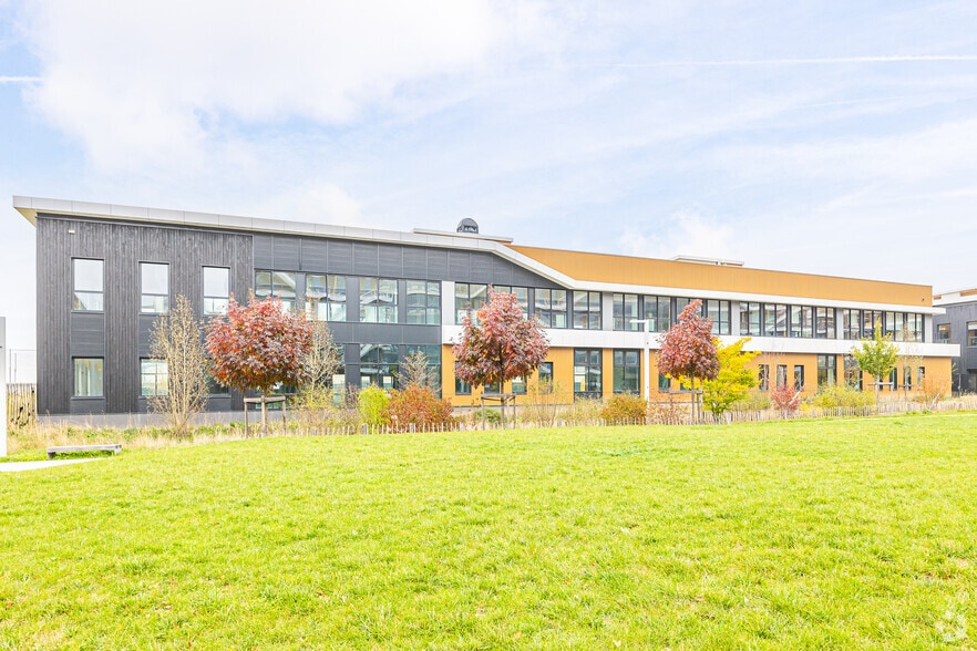 Flex dans Nanterre à louer - Photo principale - Image 1 de 3