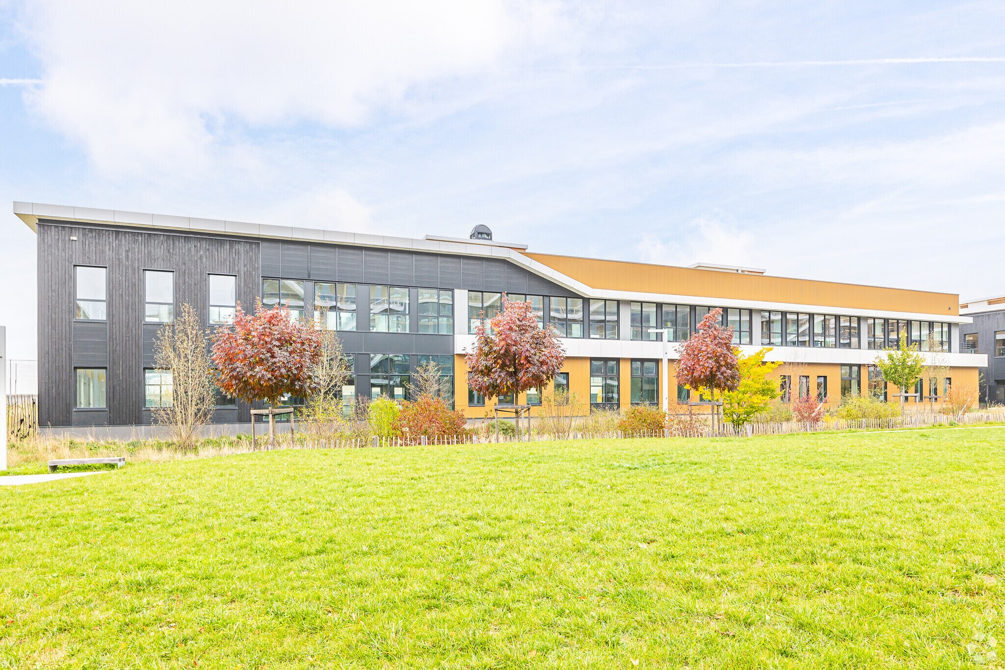 97 Rue Martha Desrumaux, Nanterre for lease Primary Photo- Image 1 of 4