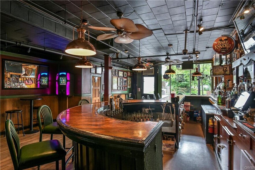 616 Varick St, Utica, NY à vendre - Photo intérieure - Image 3 de 12