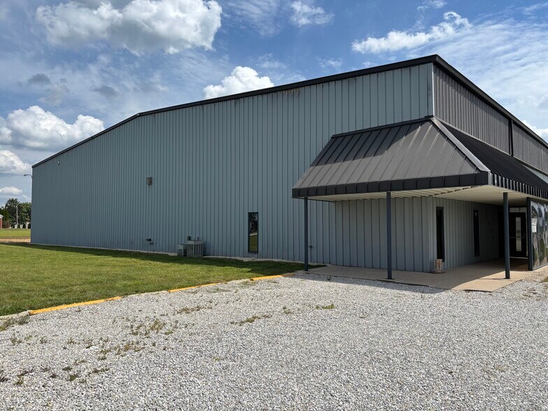 1095 Development Dr, Tipton, IN à vendre - Photo du bâtiment - Image 2 de 17