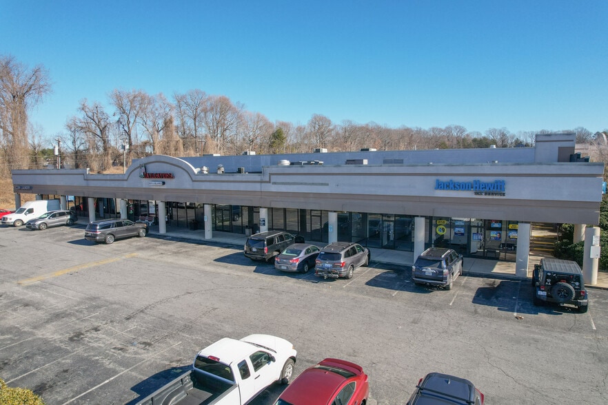 3716-3728 Battleground Ave, Greensboro, NC for lease - Building Photo - Image 2 of 8
