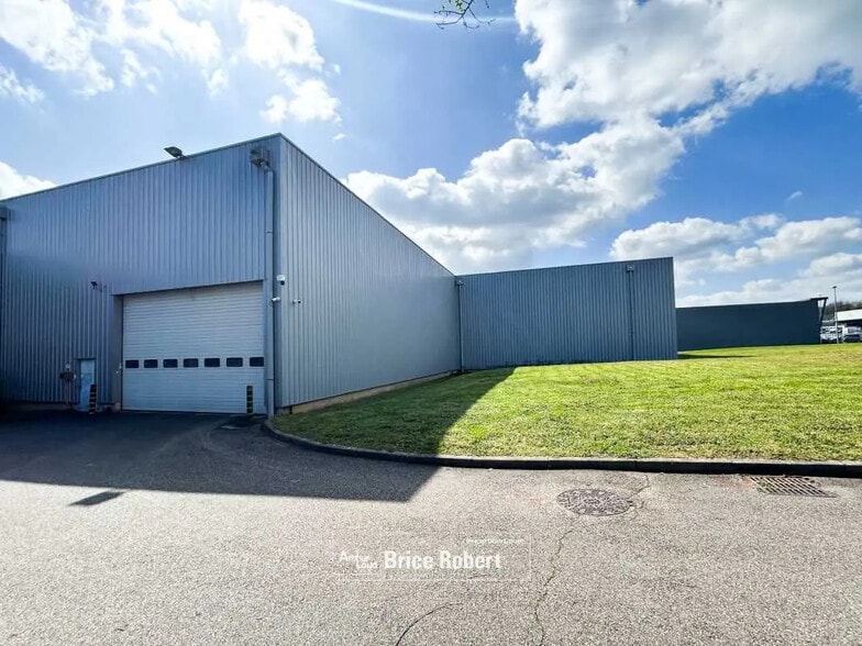 Flex in Chaponost for lease - Building Photo - Image 2 of 3