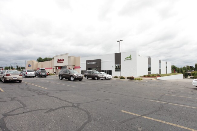 Plus de détails pour 3930-3950 28th St SE, Grand Rapids, MI - Commerce de détail à louer