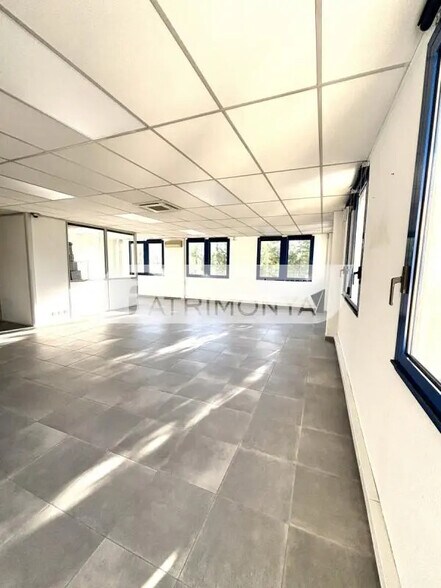 1 Montée De Saint Menet, Marseille à louer - Photo du bâtiment - Image 3 de 21