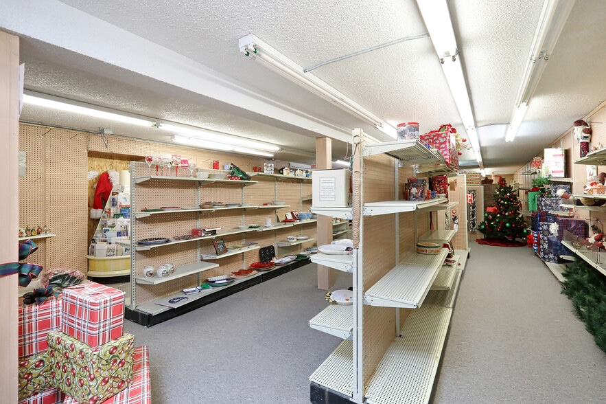 106 N Wilson Ave, Jefferson, IA for sale - Interior Photo - Image 2 of 13
