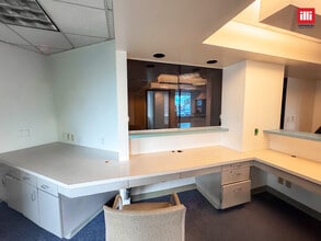 23502-23504 Lyons Ave, Newhall, CA for lease Interior Photo- Image 1 of 5