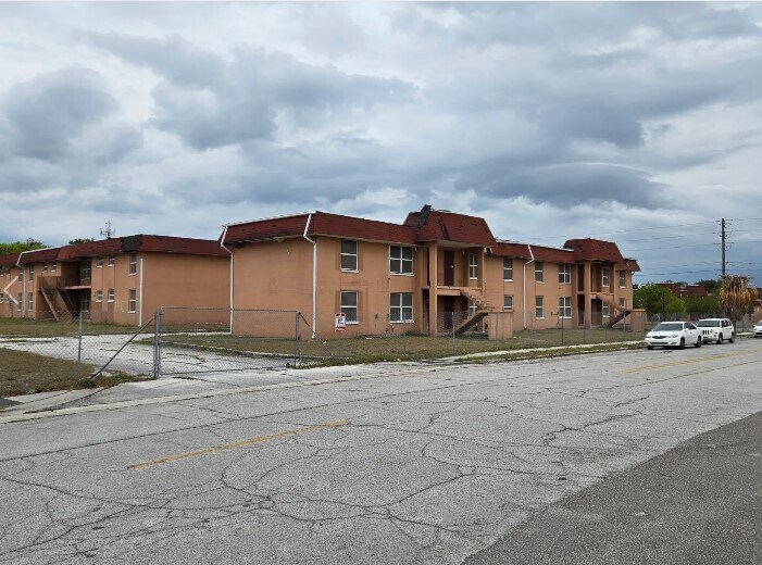 1605 Waters Ct, Tampa, FL à vendre - Photo du bâtiment - Image 3 de 4