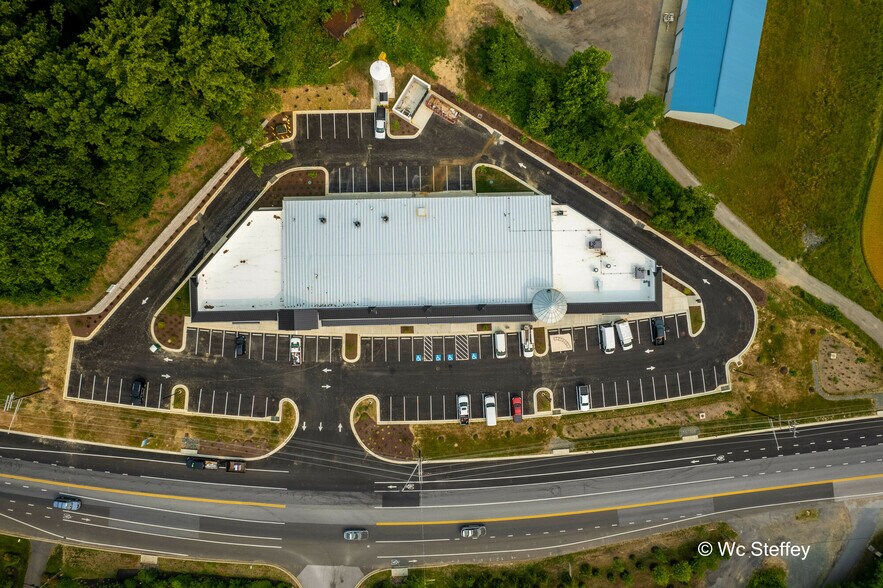 5078 Solomons Island Rd, Lothian, MD à louer - Photo du bâtiment - Image 3 de 9