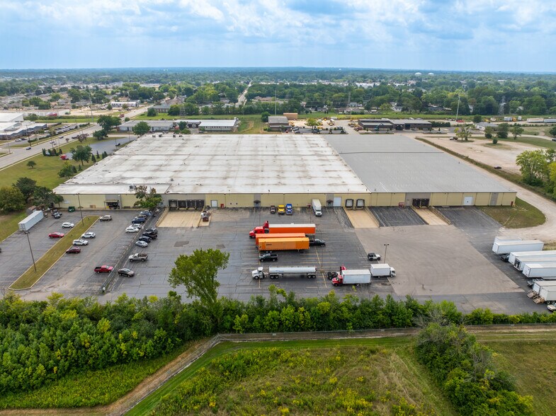 4200 39th Ave, Kenosha, WI à louer - Photo du bâtiment - Image 2 de 6