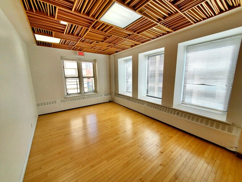 381-383 Rue Notre-Dame O, Montréal, QC à louer - Photo intérieure - Image 3 de 5