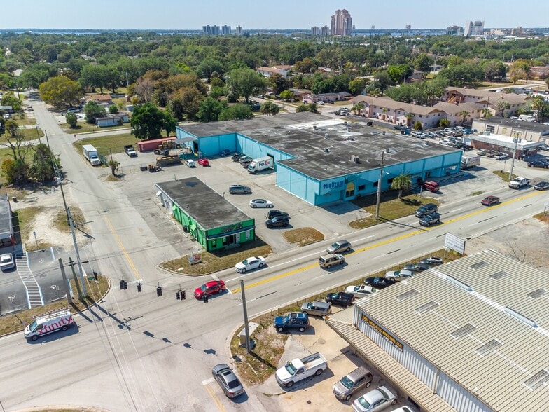 2578 Fowler St, Fort Myers, FL à louer - Photo du bâtiment - Image 2 de 21