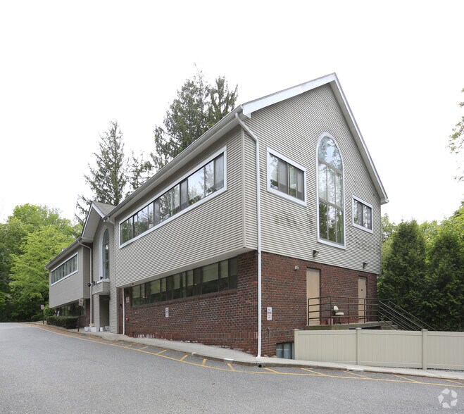 134 Route 59, Suffern, NY à louer - Photo du bâtiment - Image 2 de 5