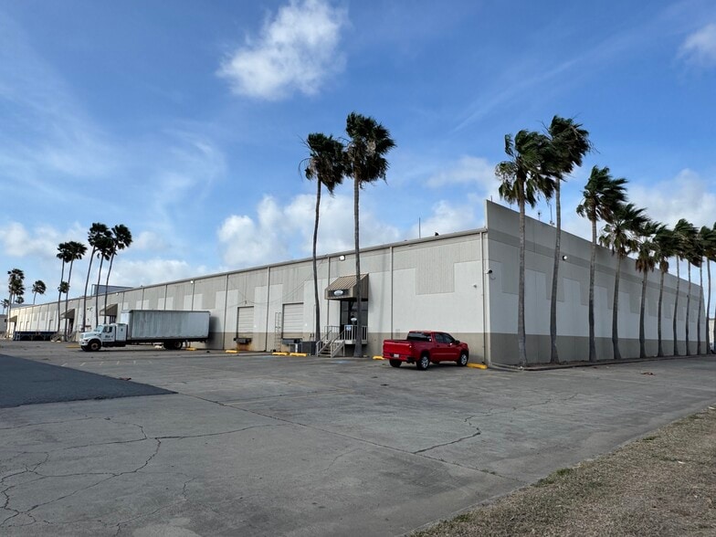 1900 Billy Mitchell Blvd, Brownsville, TX à louer - Photo du bâtiment - Image 2 de 3