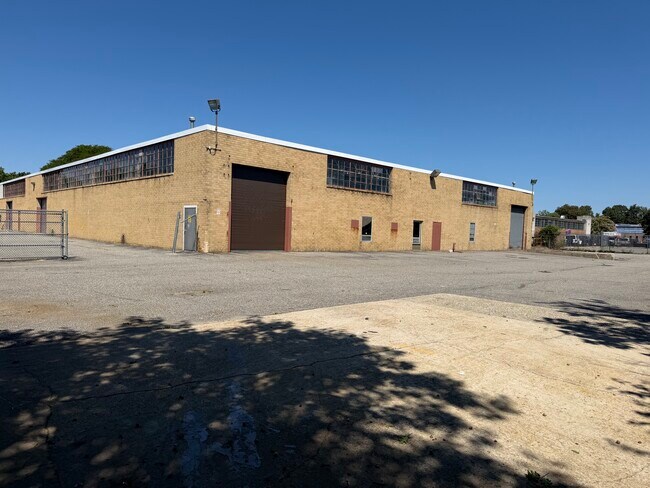 More details for 70 Mall Dr, Commack, NY - Industrial for Lease