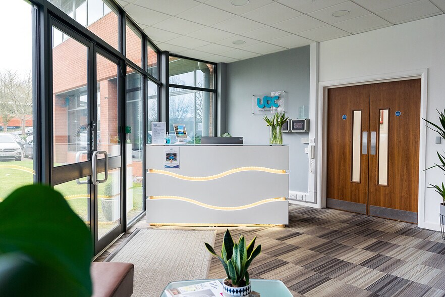 Harvest Cres, Fleet à louer - Photo du bâtiment - Image 2 de 9