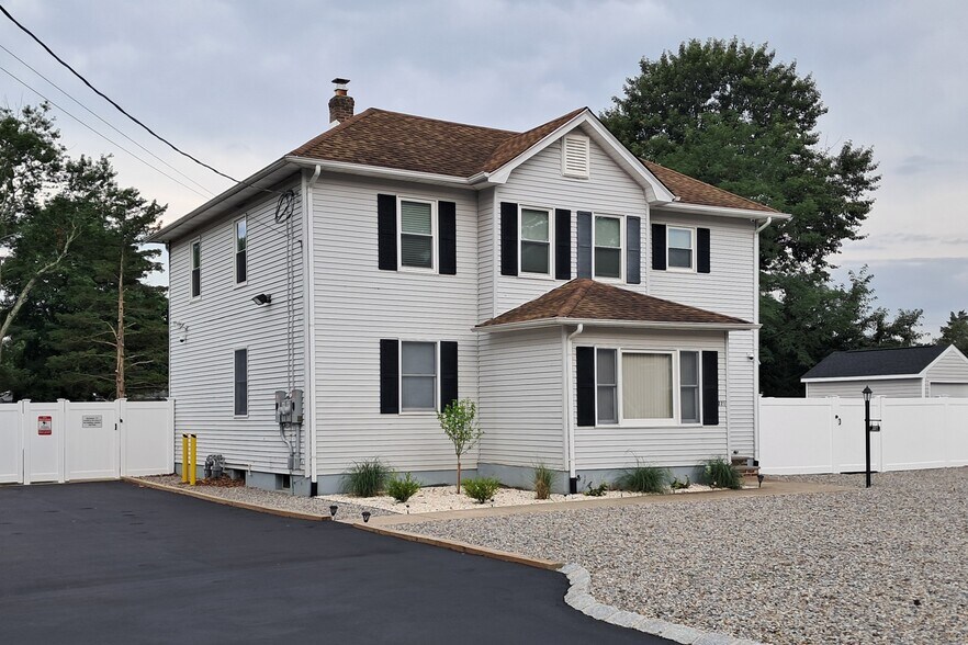 221 Chestnut St, Toms River, NJ à vendre - Photo principale - Image 1 de 26