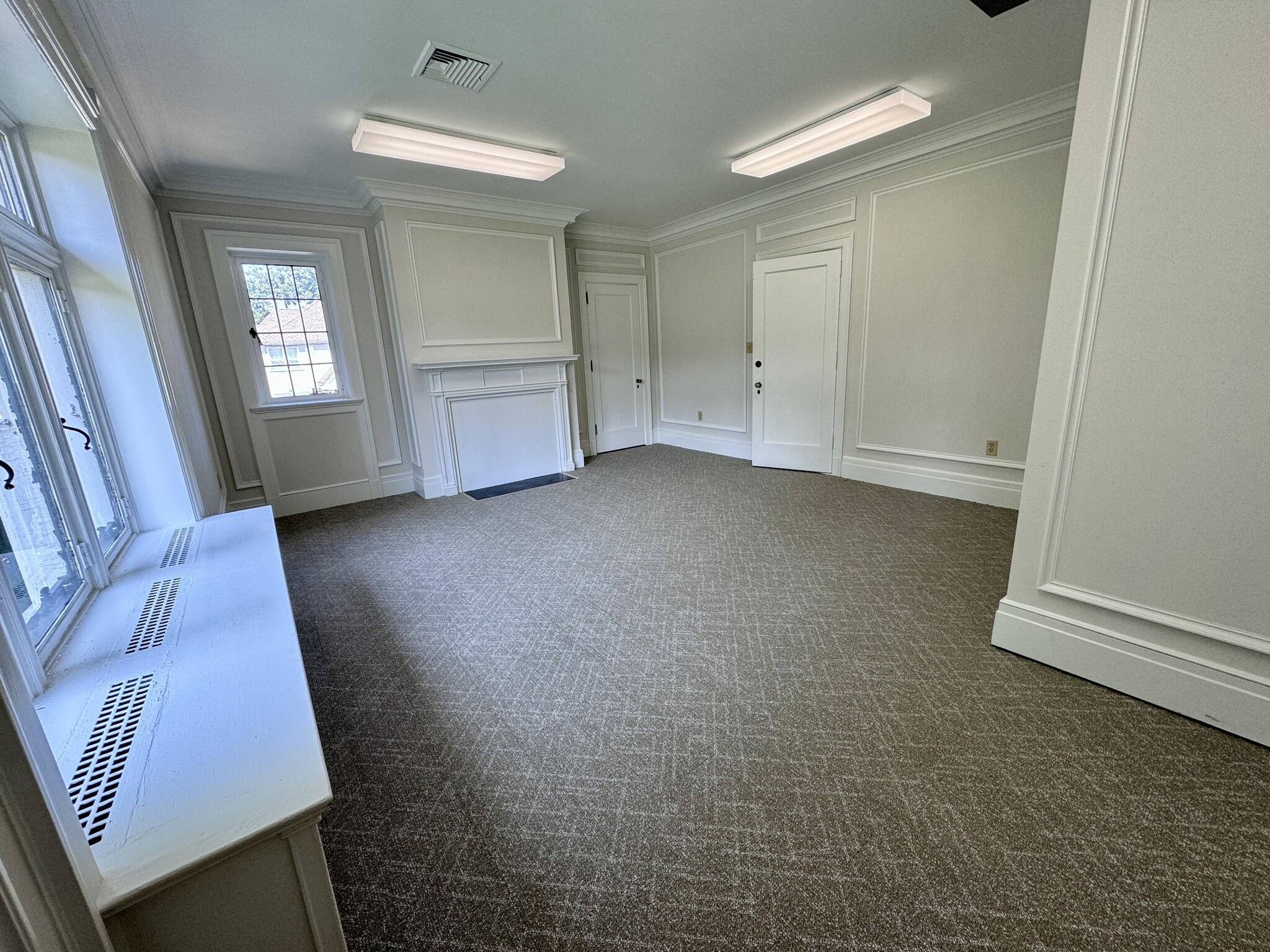 720 Hopmeadow St, Simsbury, CT for sale Interior Photo- Image 1 of 7